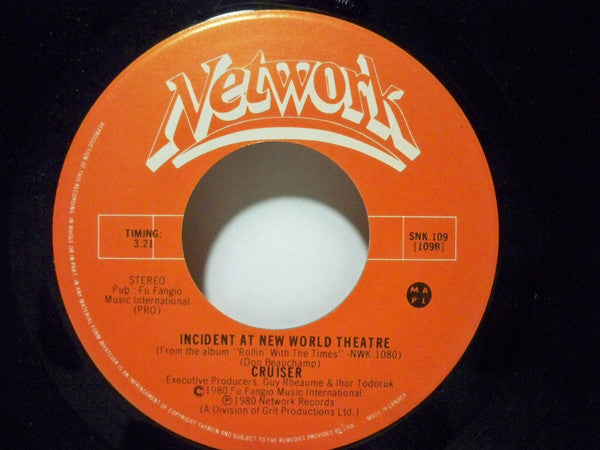 Cruiser (8) : Rollin' With The Times / Incident At New World Theatre (7", Single)