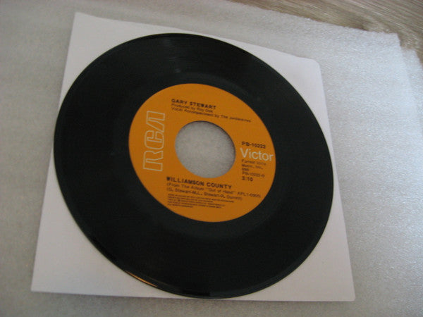 Gary Stewart Vocal Accompaniment By The Jordanaires : She's Actin' Single (I'm Drinkin' Doubles) (7", Single)