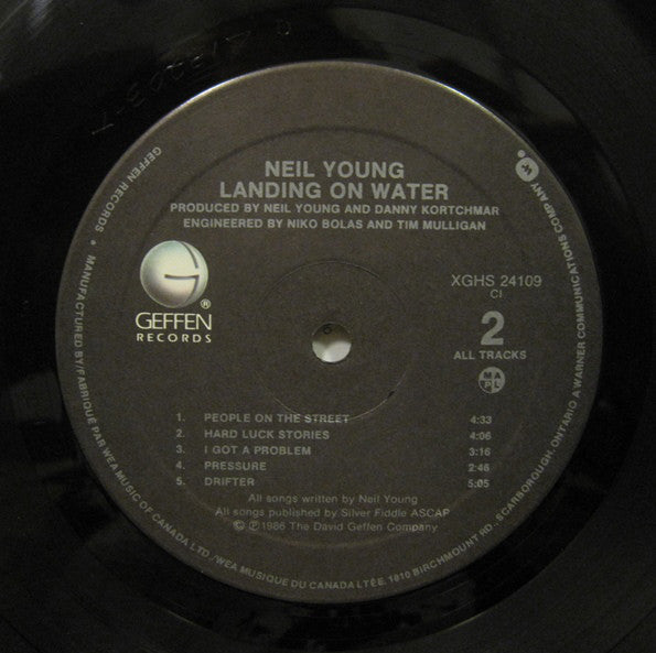 Neil Young : Landing On Water (LP, Album)