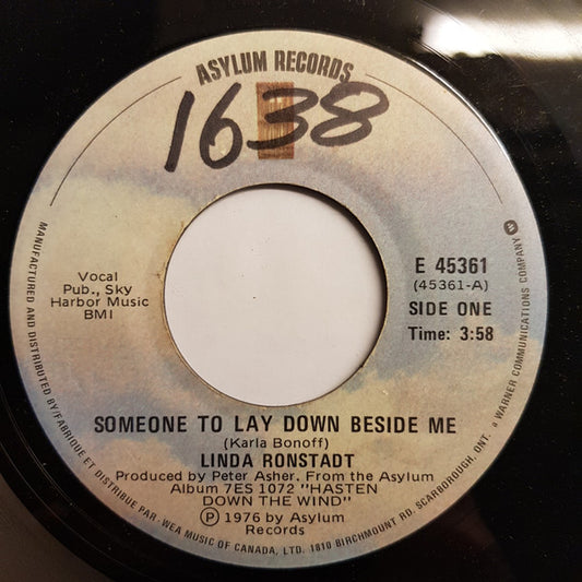 Linda Ronstadt : Someone To Lay Down Beside Me (7", Single)