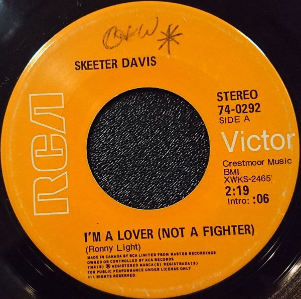 Skeeter Davis : I'm A Lover (Not A Fighter) / I Didn't Cry Today (7")