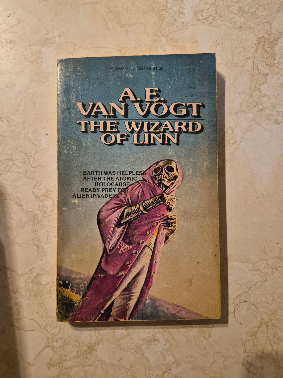Front cover of The Wizard of Linn by A.E. van Vogt with hooded figure