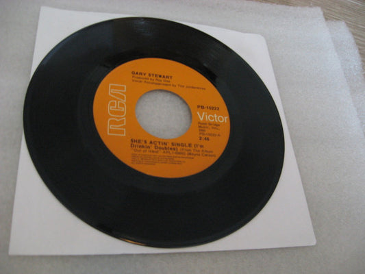 Gary Stewart Vocal Accompaniment By The Jordanaires : She's Actin' Single (I'm Drinkin' Doubles) (7", Single)