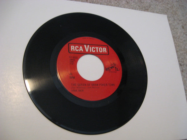 Hank Snow : The Queen Of The Draw Poker Town / Tears In The Trade Winds (7", Single)