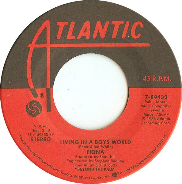 Fiona (4) : Living In A Boys World (7", Single)