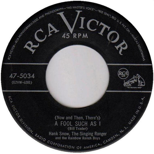 Hank Snow, The Singing Ranger* And The Rainbow Ranch Boys : (Now And Then, There's) A Fool Such As I / The Gal Who Invented Kissin' (7", Single)