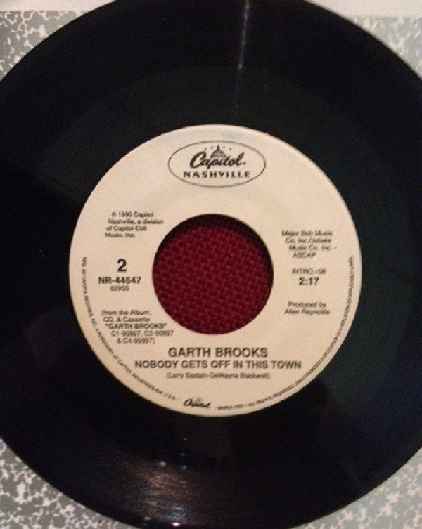 Garth Brooks : Friends In Low Places (7")