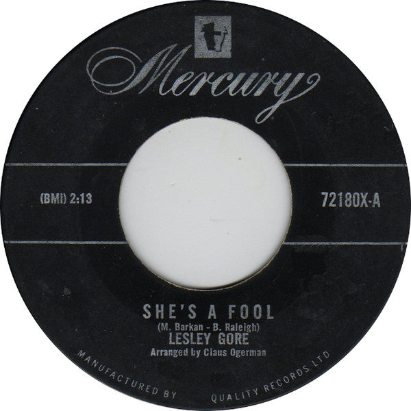 Lesley Gore : She's A Fool  (7", Single)